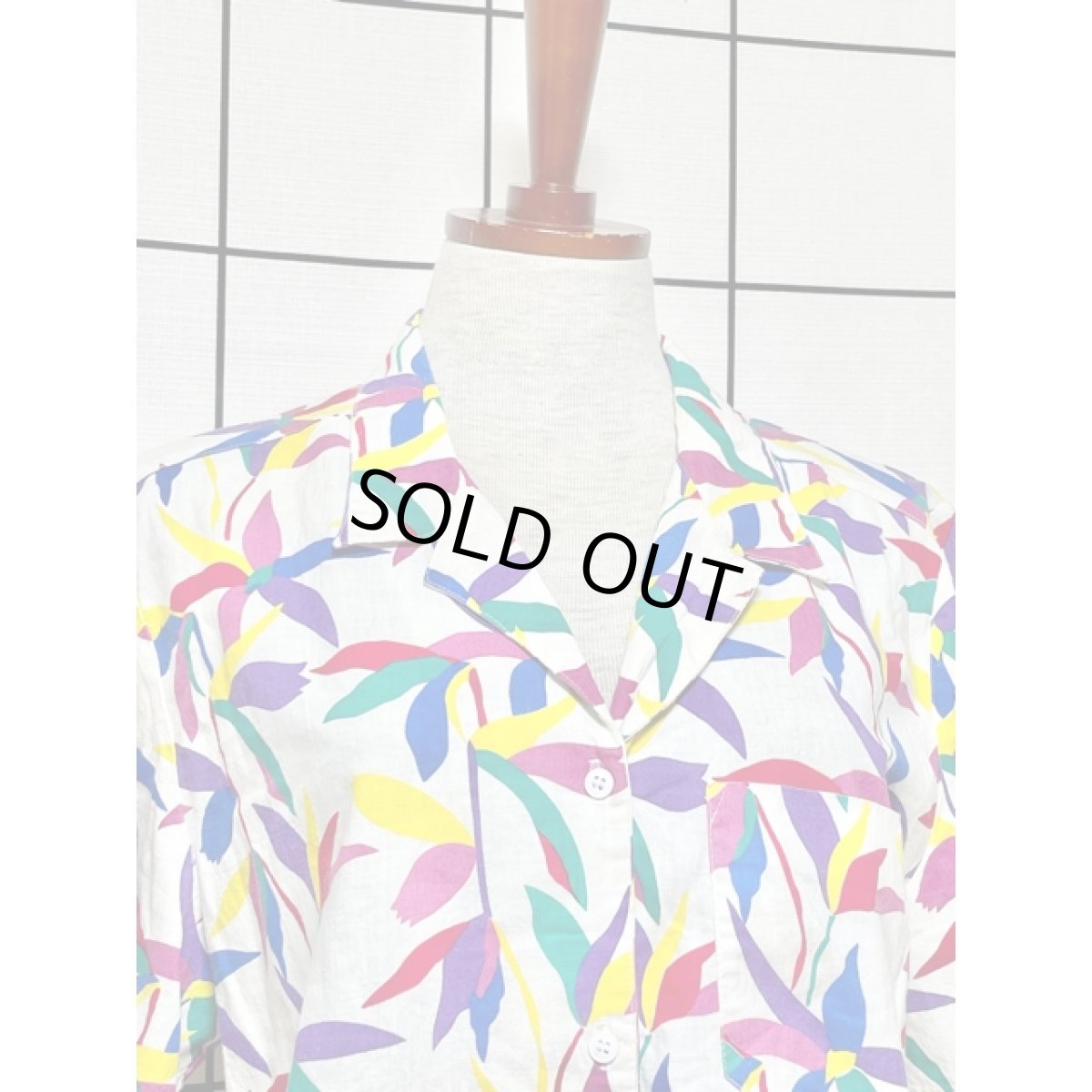 画像5: カラフルなリーフ柄 ヴィンテージブラウス 半袖 シャツ アメリカ古着 ホワイト (5)