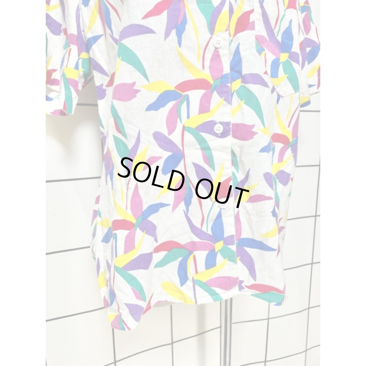 画像7: カラフルなリーフ柄 ヴィンテージブラウス 半袖 シャツ アメリカ古着 ホワイト (7)