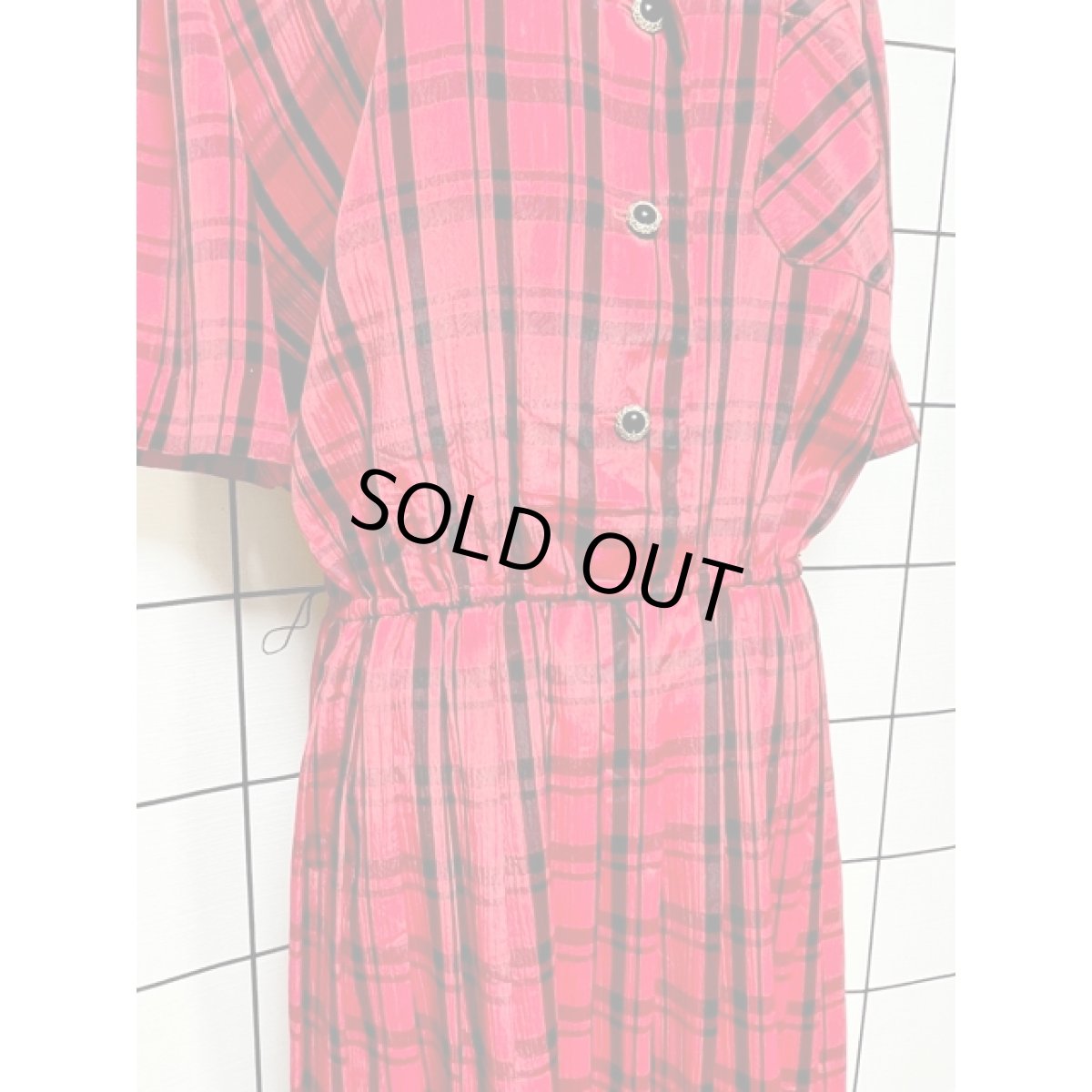 画像7: チェック柄 プリーツ ワンピース レッド ブラック ウエストゴム レトロ 半袖 アメリカ古着 ヴィンテージ Guatemala (7)