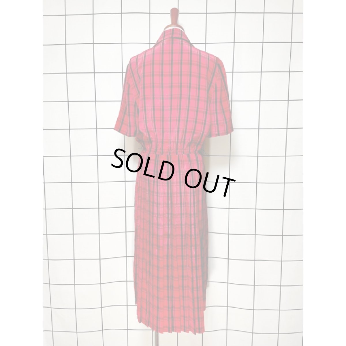 画像3: チェック柄 プリーツ ワンピース レッド ブラック ウエストゴム レトロ 半袖 アメリカ古着 ヴィンテージ Guatemala (3)