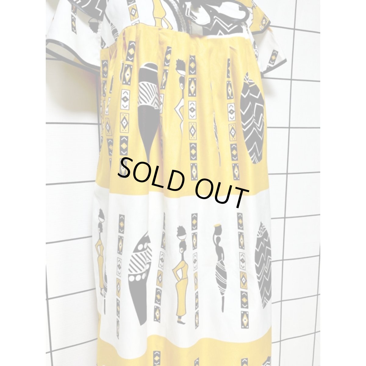 画像8: アフリカンバティックドレス 女性柄 ティアード袖 リボンパッチ ヴィンテージ 古着 エスニック レトロ (8)