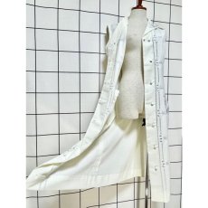 画像12: スペイン製 刺繍 ホワイト 前開き クラシカル レトロ ノースリーブ ヨーロッパ古着 ヴィンテージドレス (12)