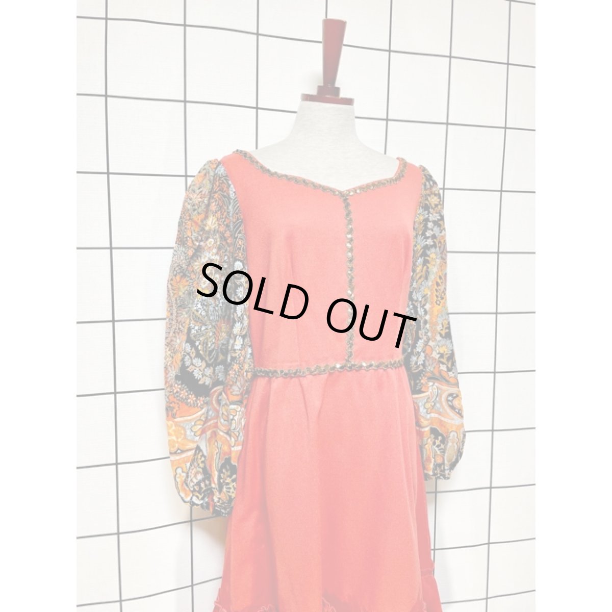 画像4: ヨーロッパ古着 上質の逸品 スパンコール シア 花柄切り替えし クラシカル 華やか ヴィンテージドレス パーティースタイルにもおすすめ (4)