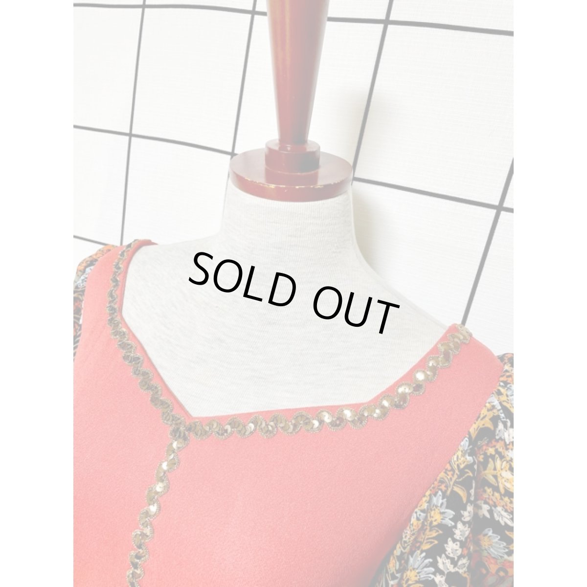 画像5: ヨーロッパ古着 上質の逸品 スパンコール シア 花柄切り替えし クラシカル 華やか ヴィンテージドレス パーティースタイルにもおすすめ (5)