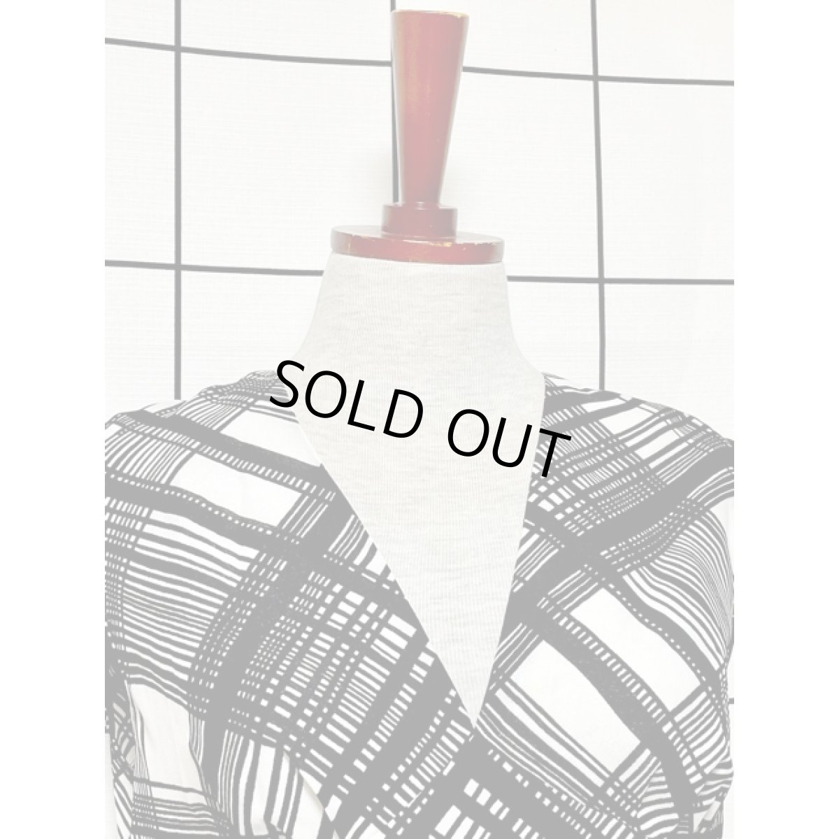 画像7: 70年代 チェック柄 ホワイト ブラウン ノースリーブ レトロモダン ヨーロッパ古着 ヴィンテージロングドレス (7)