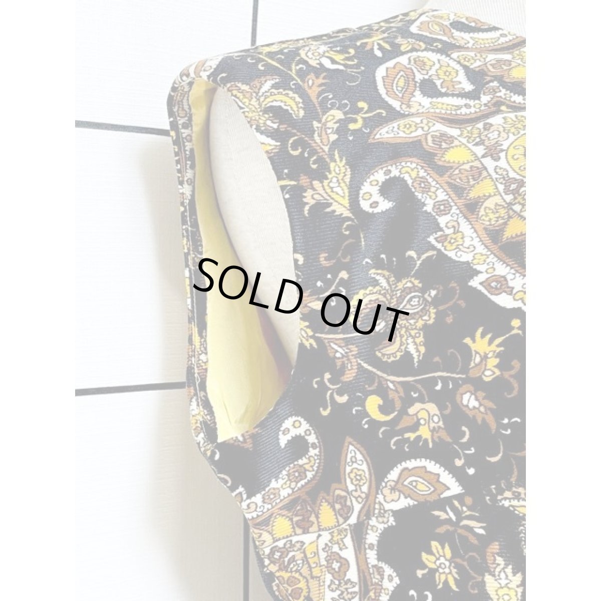 画像7: フランス古着 スカーフ柄 ブラック ノースリーブ レトロ クラシカル ヨーロッパ古着 ヴィンテージワンピース (7)