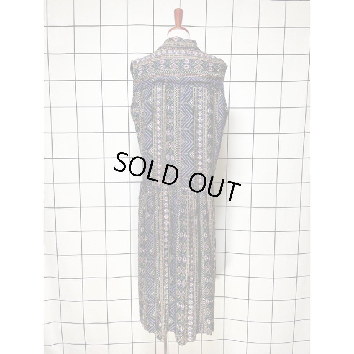 画像2: フォークロア模様 前開き India レトロ 古着 ノースリーブ ヴィンテージワンピース (2)