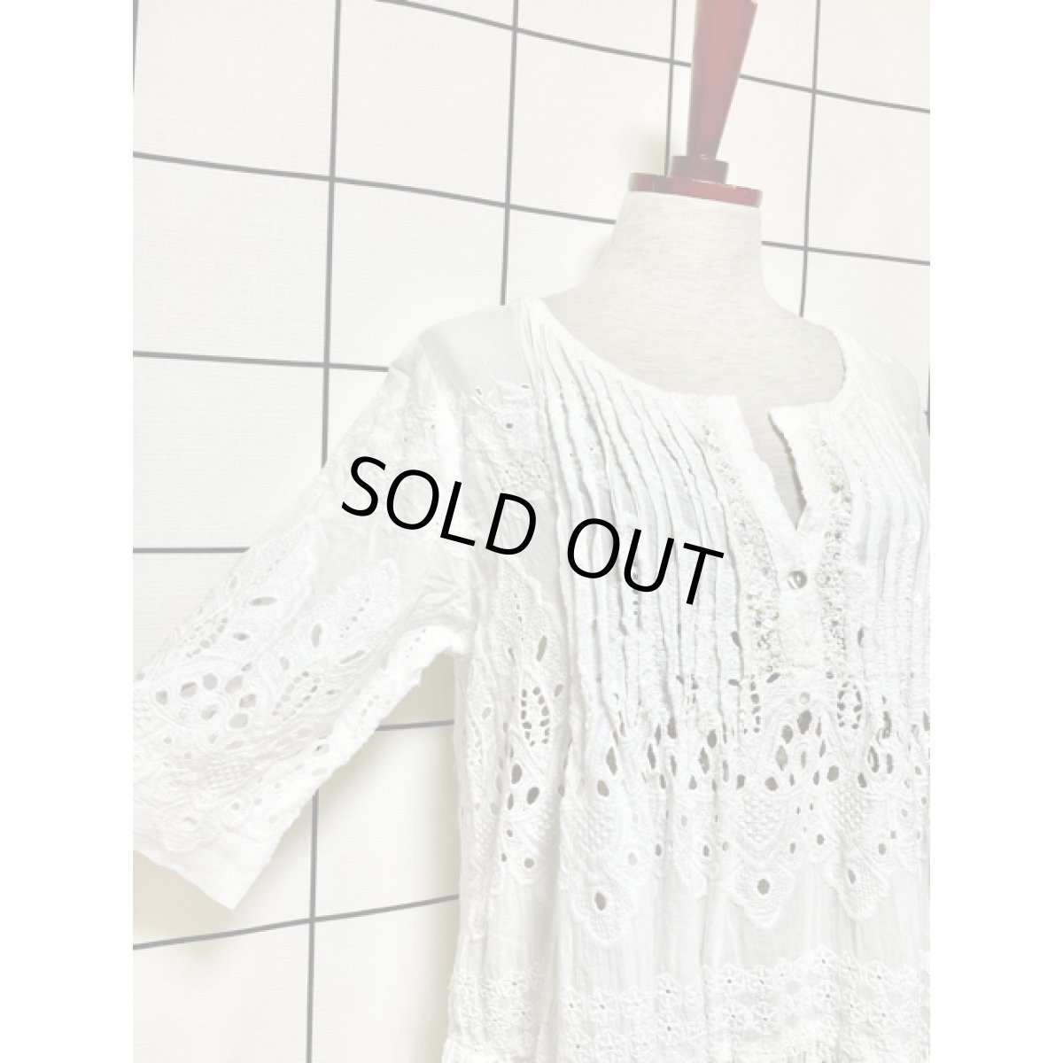 画像8: ホワイト 白 スパンコール ビーズ 透け感 レトロ ヨーロッパ古着 ヴィンテージワンピース (8)