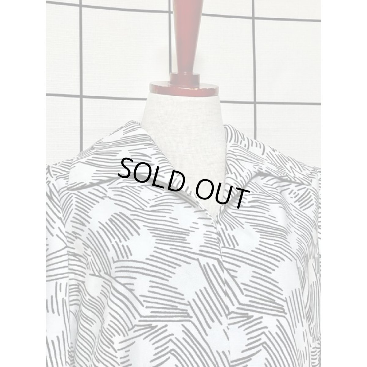 画像5: フランス製 70's モノクロ 半袖 レトロモダン ヨーロッパ古着 ヴィンテージワンピース (5)