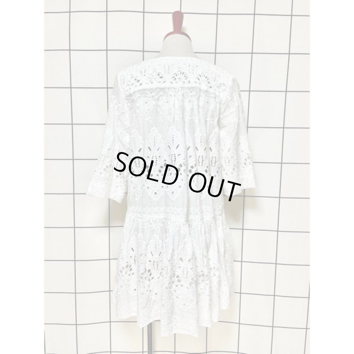 画像3: ホワイト 白 スパンコール ビーズ 透け感 レトロ ヨーロッパ古着 ヴィンテージワンピース (3)