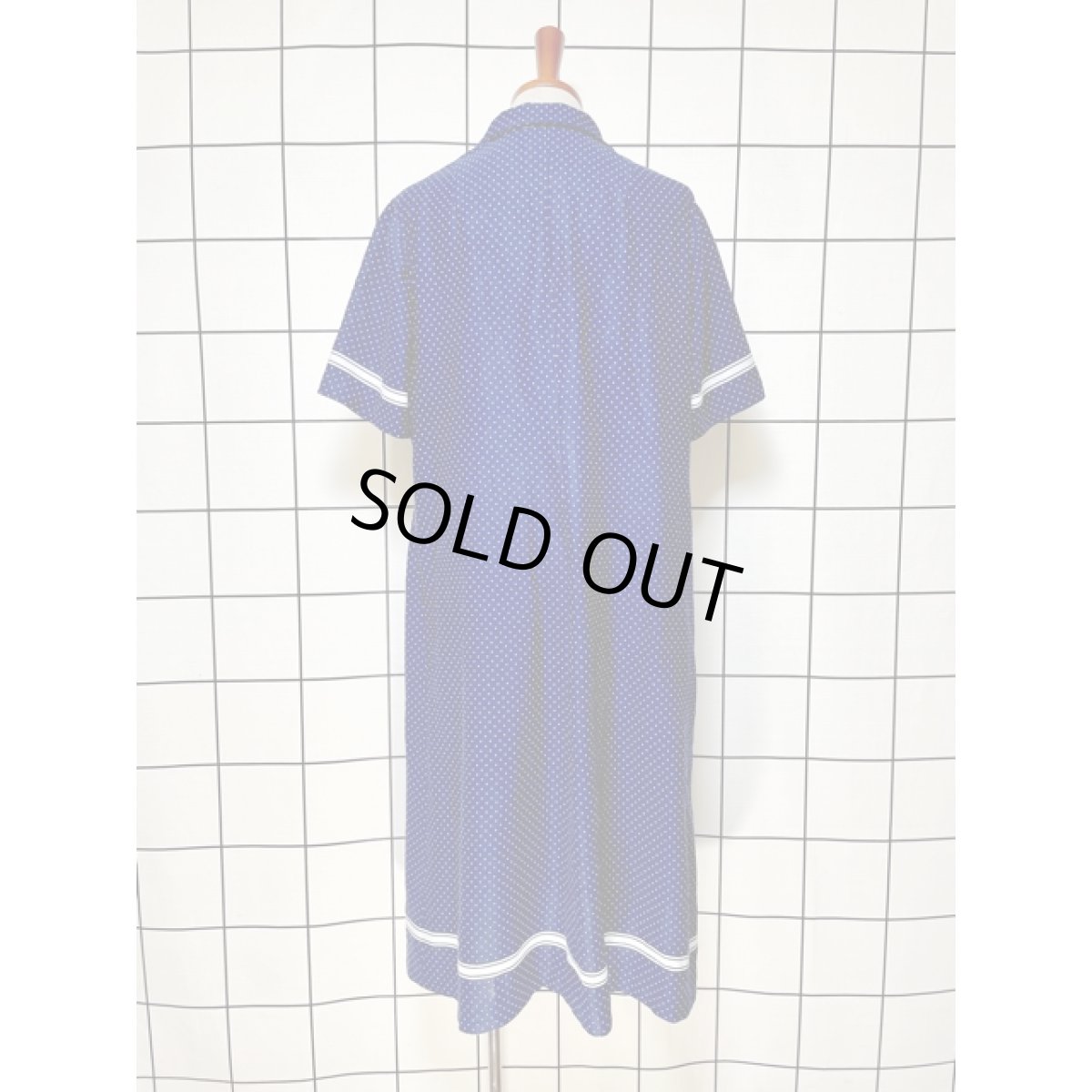 画像2: ドット柄 ネイビー ホワイト ジップアップ 半袖 レトロ ヨーロッパ古着 ヴィンテーワンピース (2)