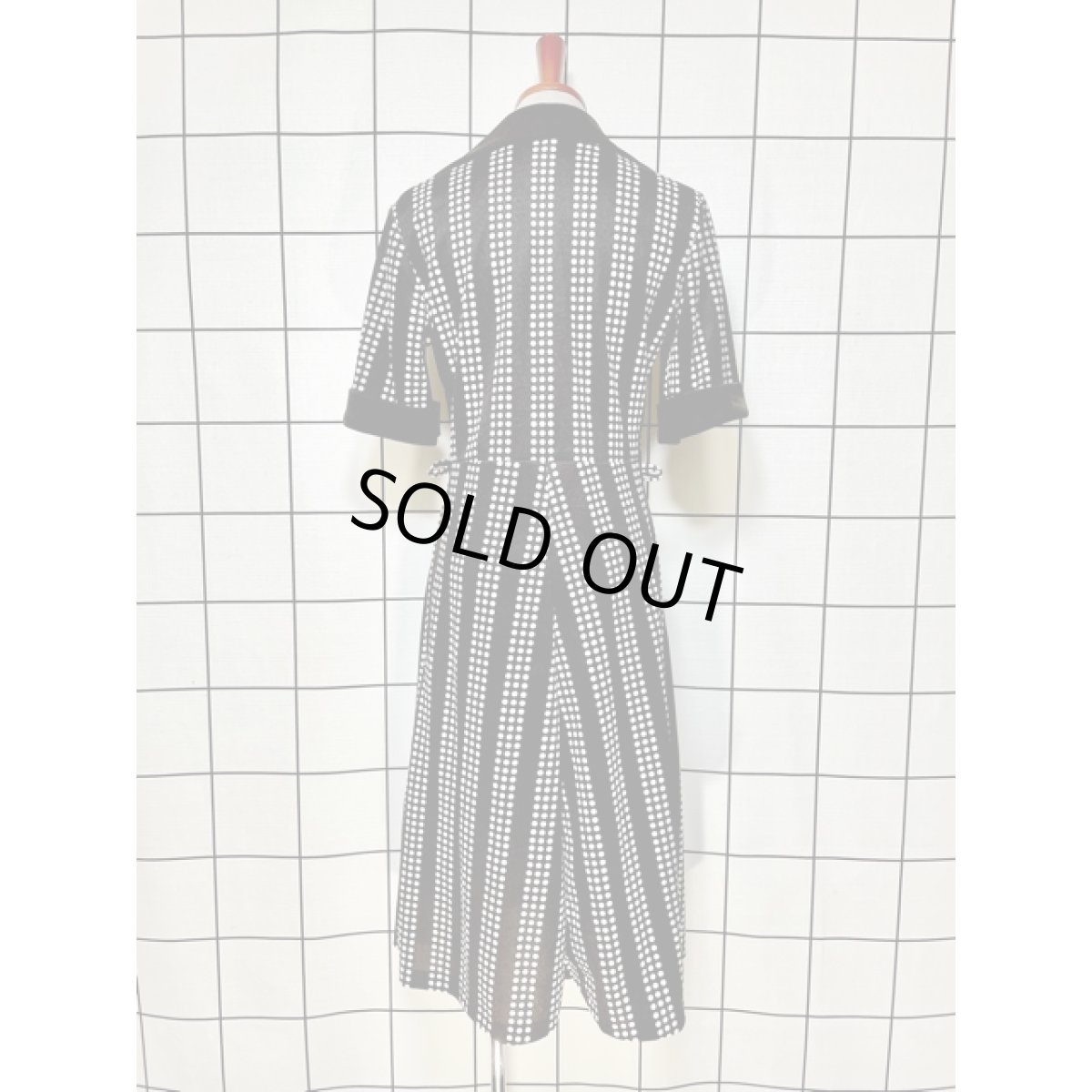 画像2: フランス古着 ドット柄 ビッグカラー ブラウン ホワイト ジップアップ 半袖 レトロ ヨーロッパ ヴィンテーワンピース (2)