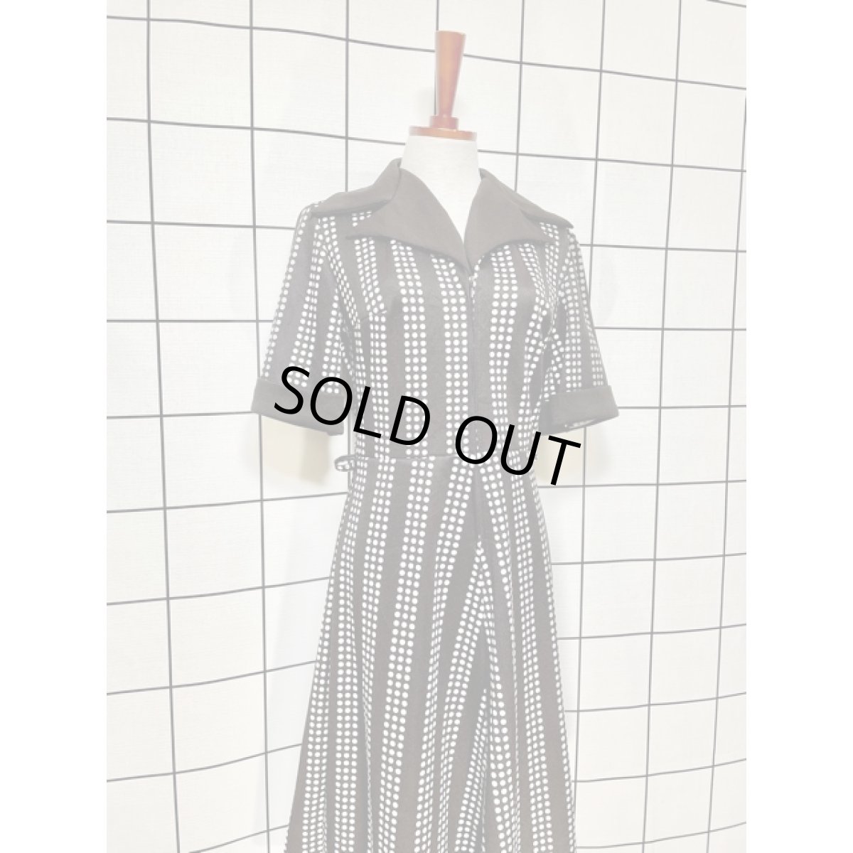 画像3: フランス古着 ドット柄 ビッグカラー ブラウン ホワイト ジップアップ 半袖 レトロ ヨーロッパ ヴィンテーワンピース (3)