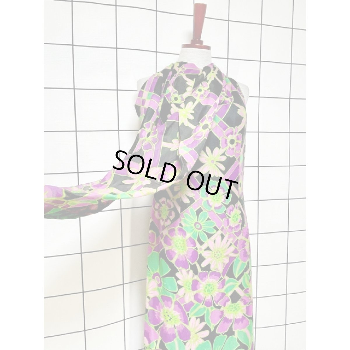 画像11: サイケデリック 70年代 花柄 ブラック 個性的 レトロ ノースリーブ ヨーロッパ古着 ヴィンテージロングドレス (11)