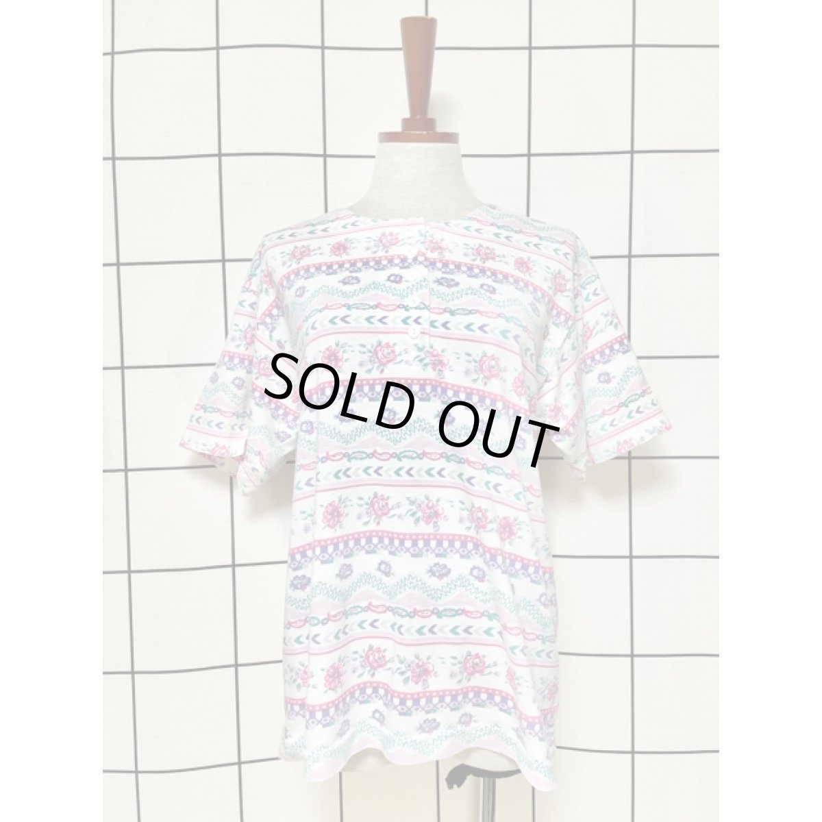 画像1: 花柄 ドット ボタン付き アメリカ古着 半袖 ヴィンテージ Tシャツ (1)