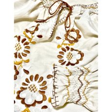 画像11: お花刺繍 袖にも刺繍 リボン ヨーロッパ古着 チュニック ヴィンテージブラウス (11)