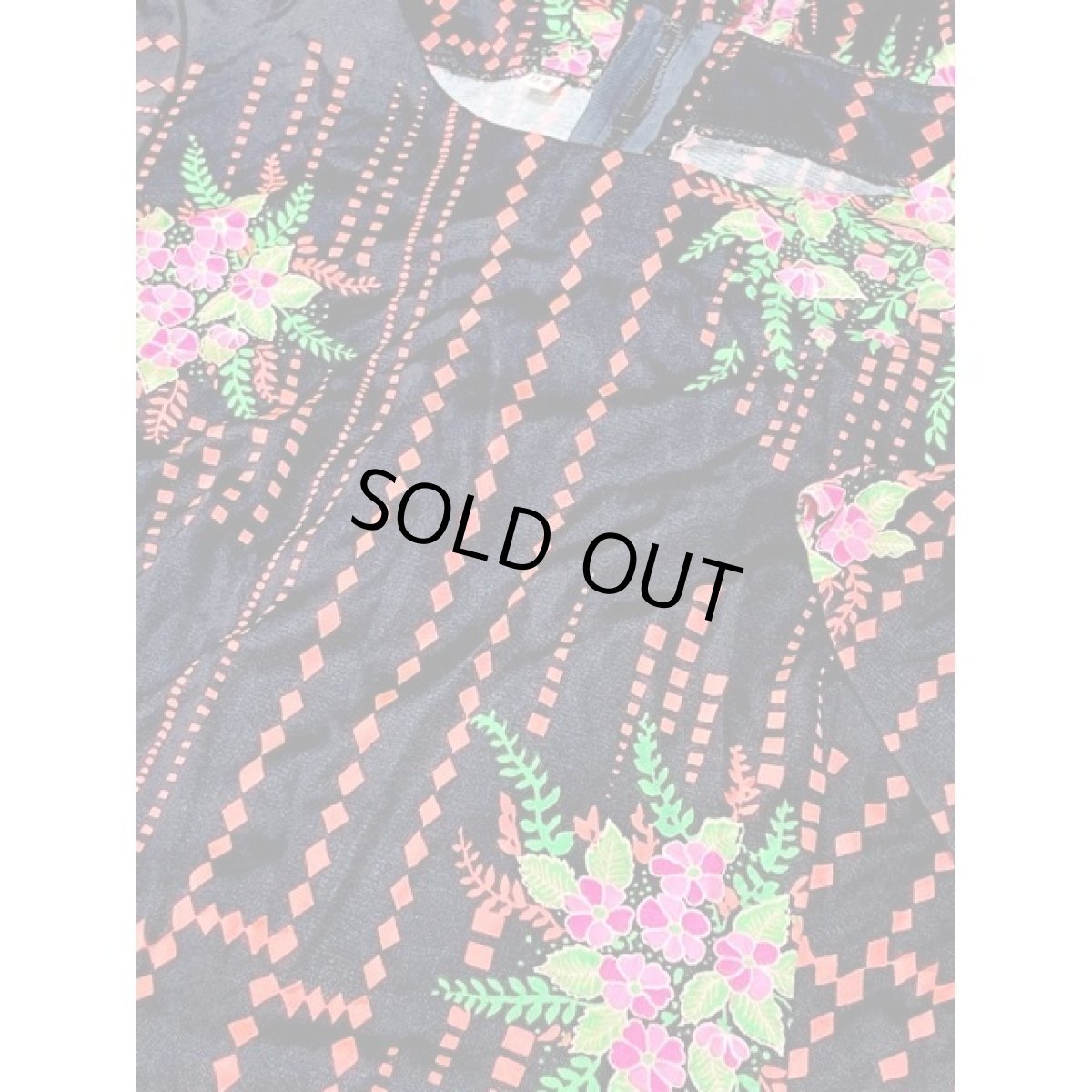 画像10: サイケ 花柄 70's ドット ダイヤ スクエア フレア袖 昭和レトロ ヴィンテージマキシ丈ドレス (10)