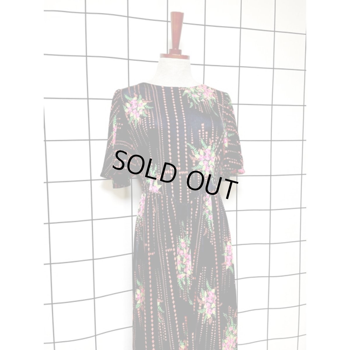 画像3: サイケ 花柄 70's ドット ダイヤ スクエア フレア袖 昭和レトロ ヴィンテージマキシ丈ドレス (3)