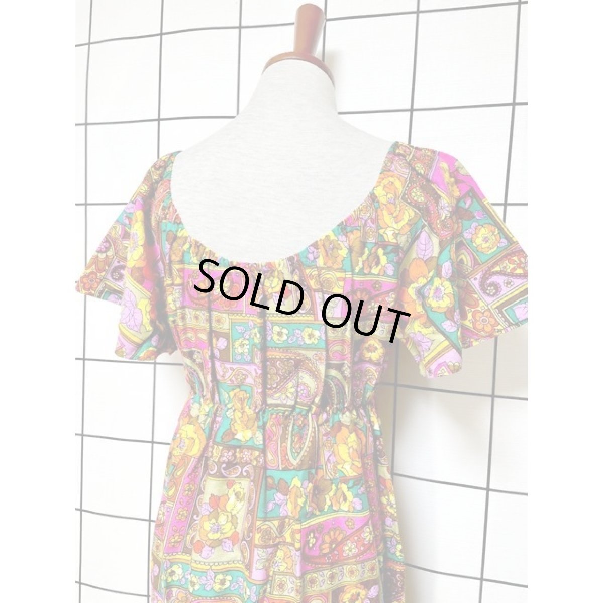 画像4: Hawaii レトロポップ サイケ 花柄 ハイウエストゴム  USA古着 ヴィンテージロングドレス (4)