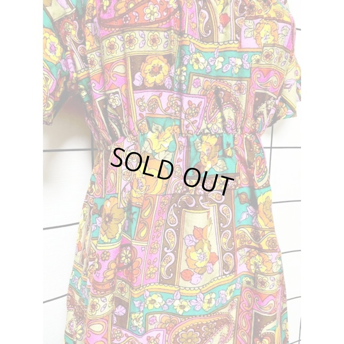 画像9: Hawaii レトロポップ サイケ 花柄 ハイウエストゴム  USA古着 ヴィンテージロングドレス (9)