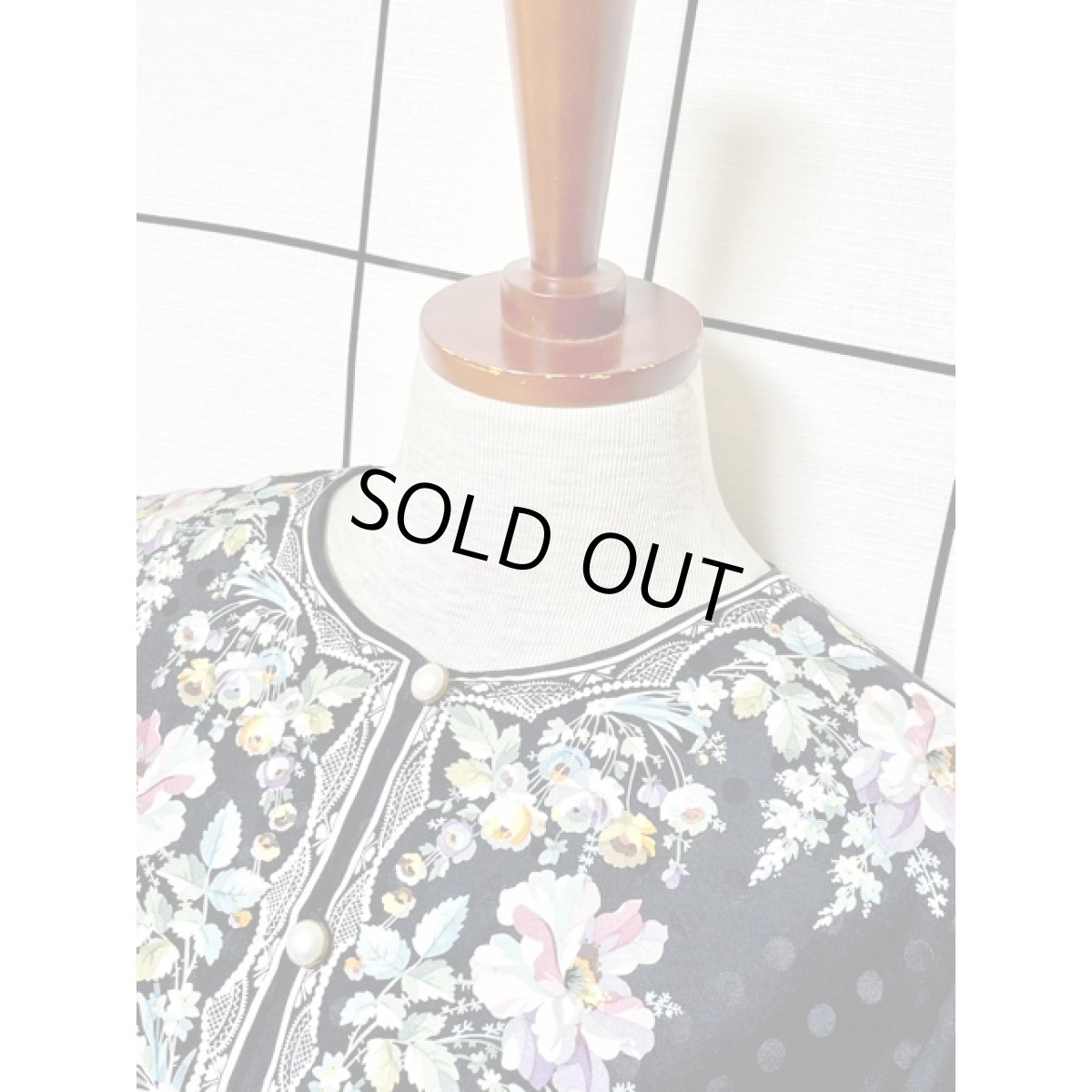 画像4: チャイナ風ボタン 花柄 ドット織り ブラック レトロ 古着 シャツ ヴィンテージブラウス (4)