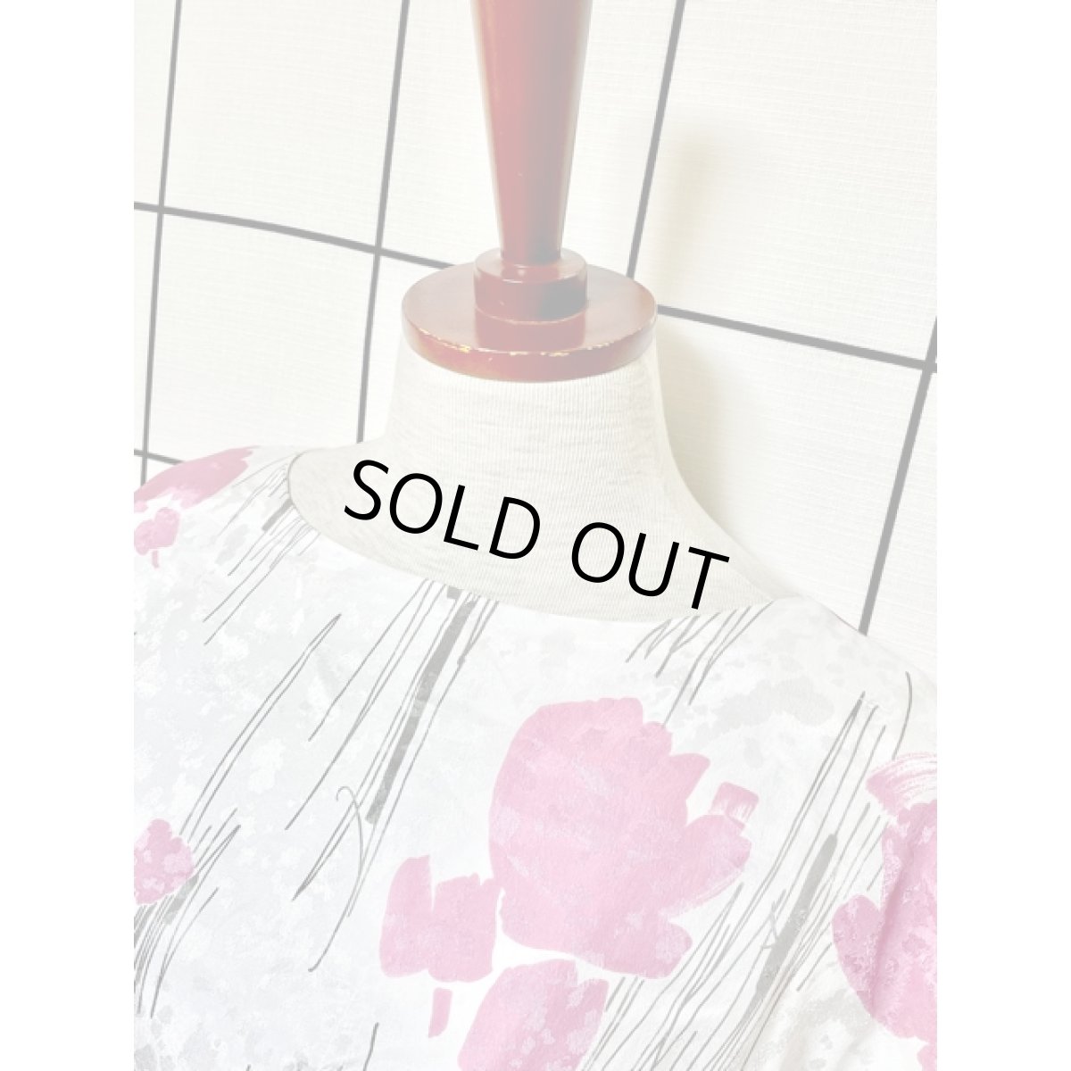 画像4: アート柄 ドルマンスリーブ ホワイト ウエストゴム リボン レトロ アメリカ古着 ヴィンテージワンピース (4)