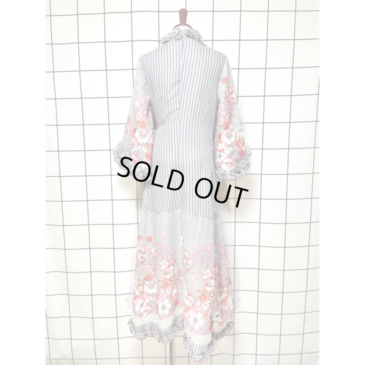 画像3: 70's ヴィンテージドレス ヨーロッパ古着 フリル 花柄 ストライプ レトロ ウエストリボン お洒落上級者さんにもおすすめ (3)