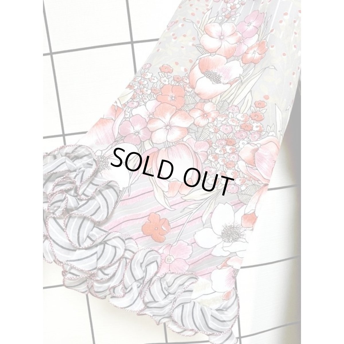 画像8: 70's ヴィンテージドレス ヨーロッパ古着 フリル 花柄 ストライプ レトロ ウエストリボン お洒落上級者さんにもおすすめ (8)