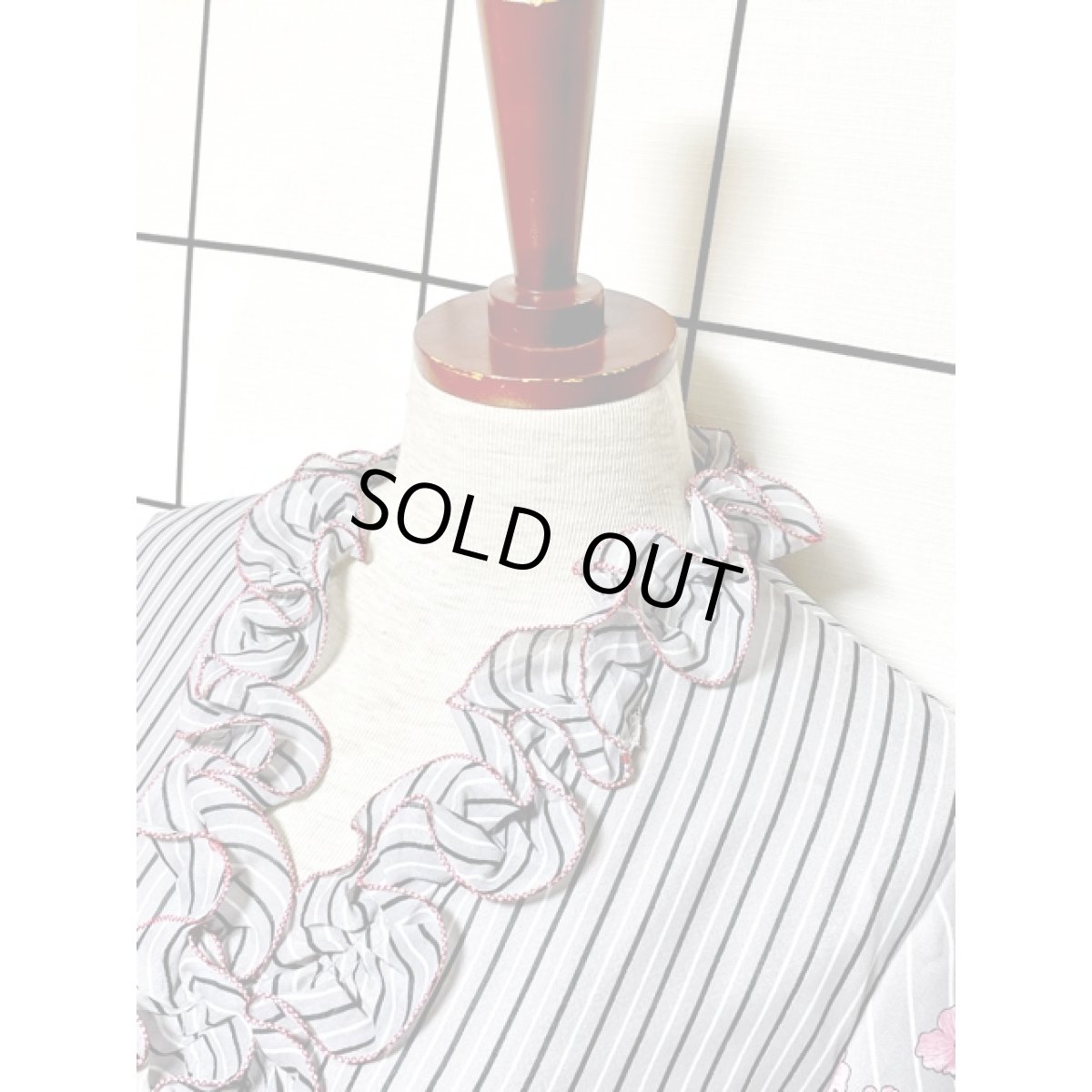 画像5: 70's ヴィンテージドレス ヨーロッパ古着 フリル 花柄 ストライプ レトロ ウエストリボン お洒落上級者さんにもおすすめ (5)