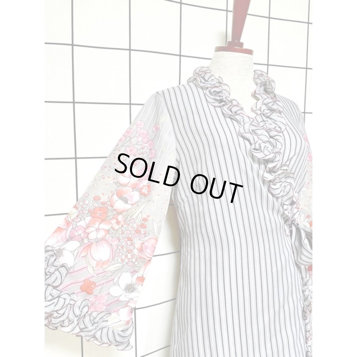 画像7: 70's ヴィンテージドレス ヨーロッパ古着 フリル 花柄 ストライプ レトロ ウエストリボン お洒落上級者さんにもおすすめ (7)