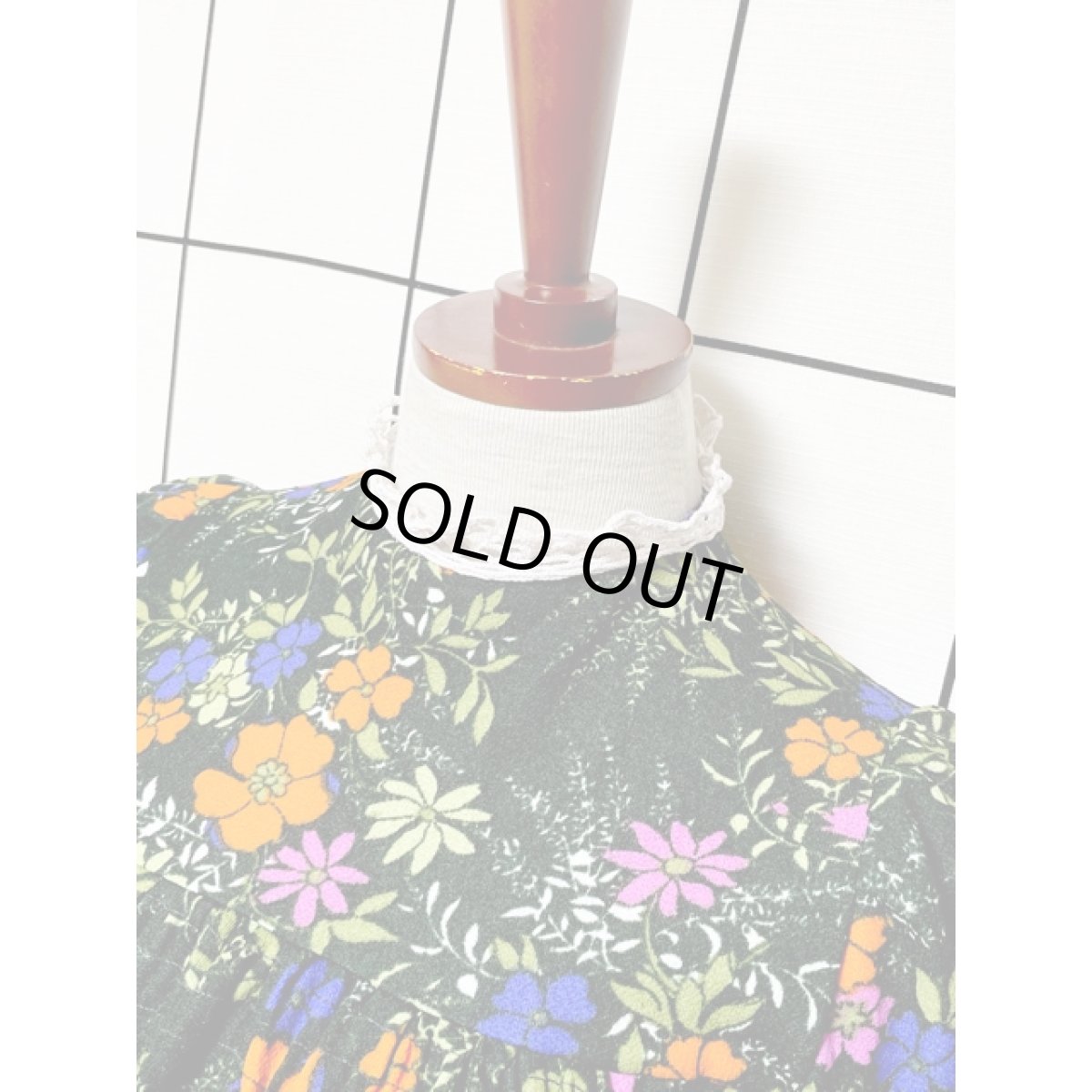 画像5: フランス古着 サイケ レトロポップ 60's 花柄 深めのグリーン シャーリング 長袖 レトロ ヴィンテージミニワンピース (5)