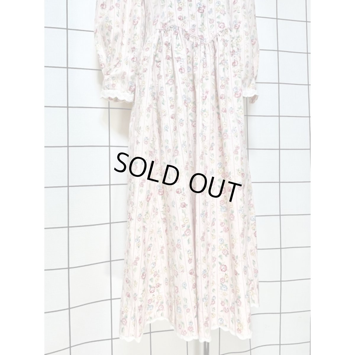 画像10: レース襟 ビッグカラー 花柄 ストライプ パフスリーブ レトロ アメリカ古着 ヴィンテージワンピース (10)