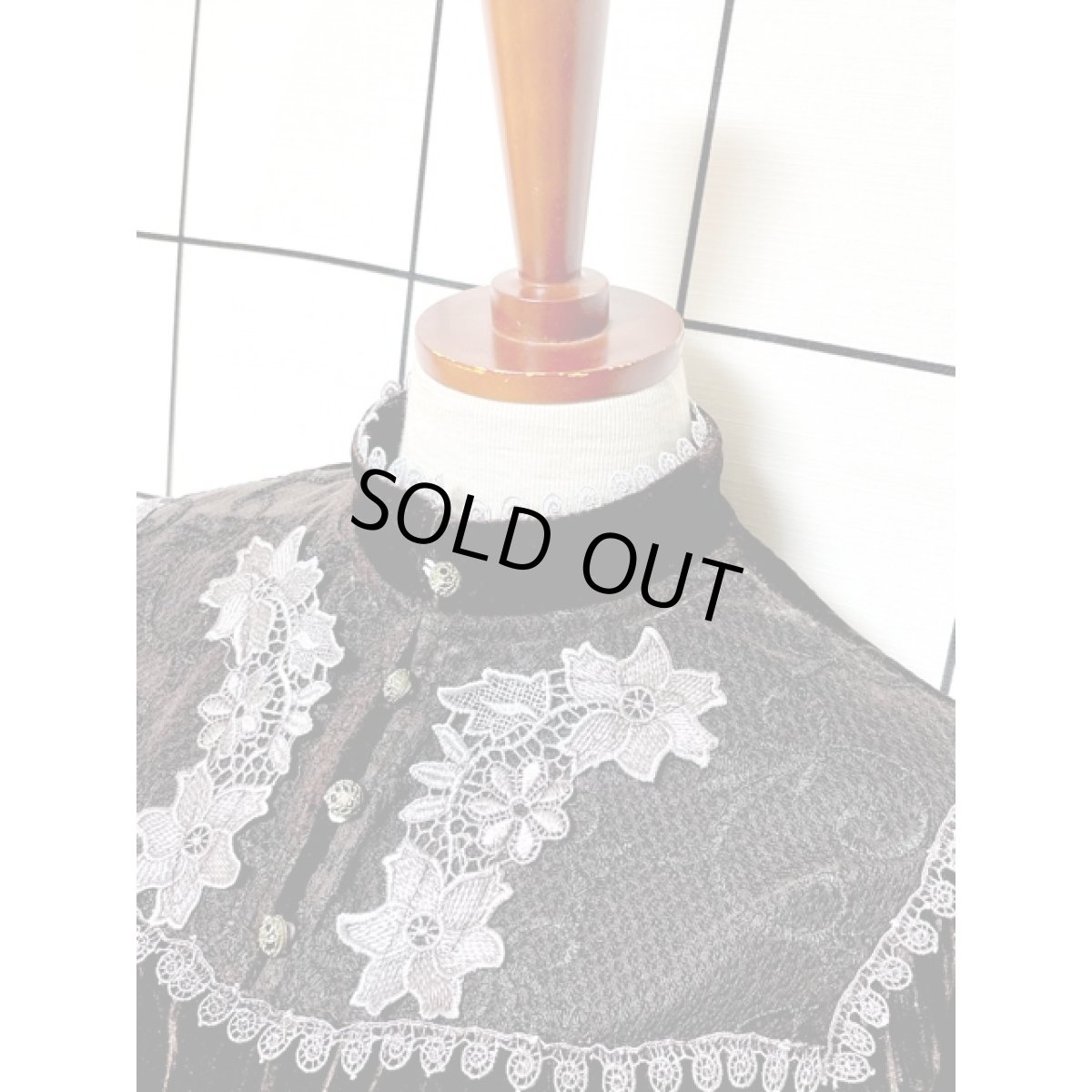 画像4: Italy 上品なプリーツ カットワークレース ブラウン ヨーロッパ古着 レトロ シャツ ヴィンテージ トップス (4)