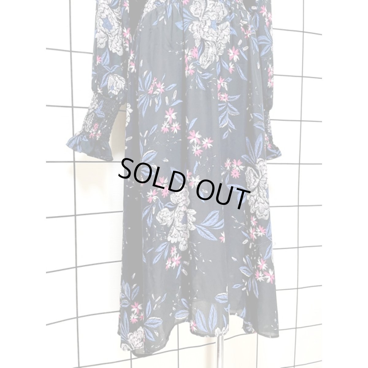 画像9: 花柄 シャーリング ハイネック ブラック ウエストゴム 古着 長袖 レトロワンピース (9)