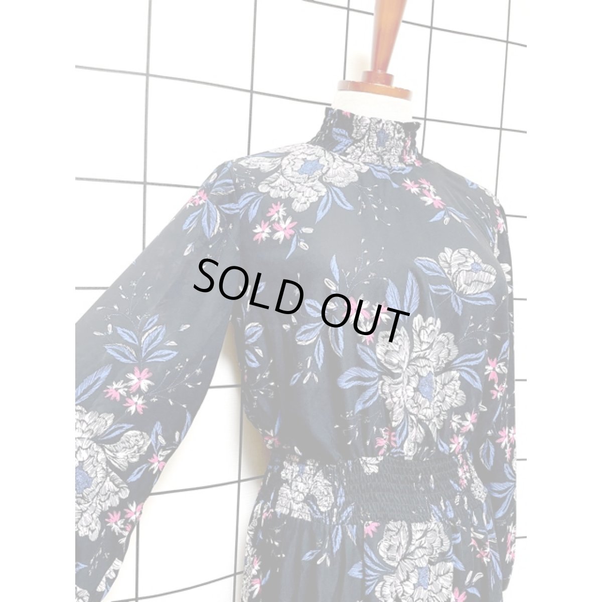 画像7: 花柄 シャーリング ハイネック ブラック ウエストゴム 古着 長袖 レトロワンピース (7)