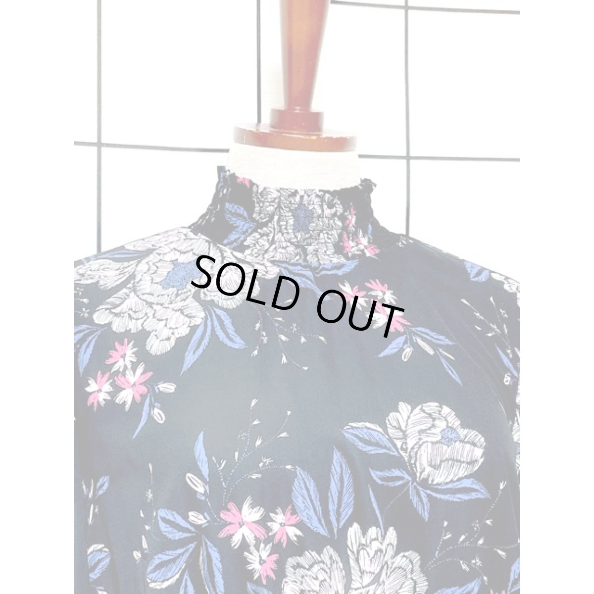 画像6: 花柄 シャーリング ハイネック ブラック ウエストゴム 古着 長袖 レトロワンピース (6)