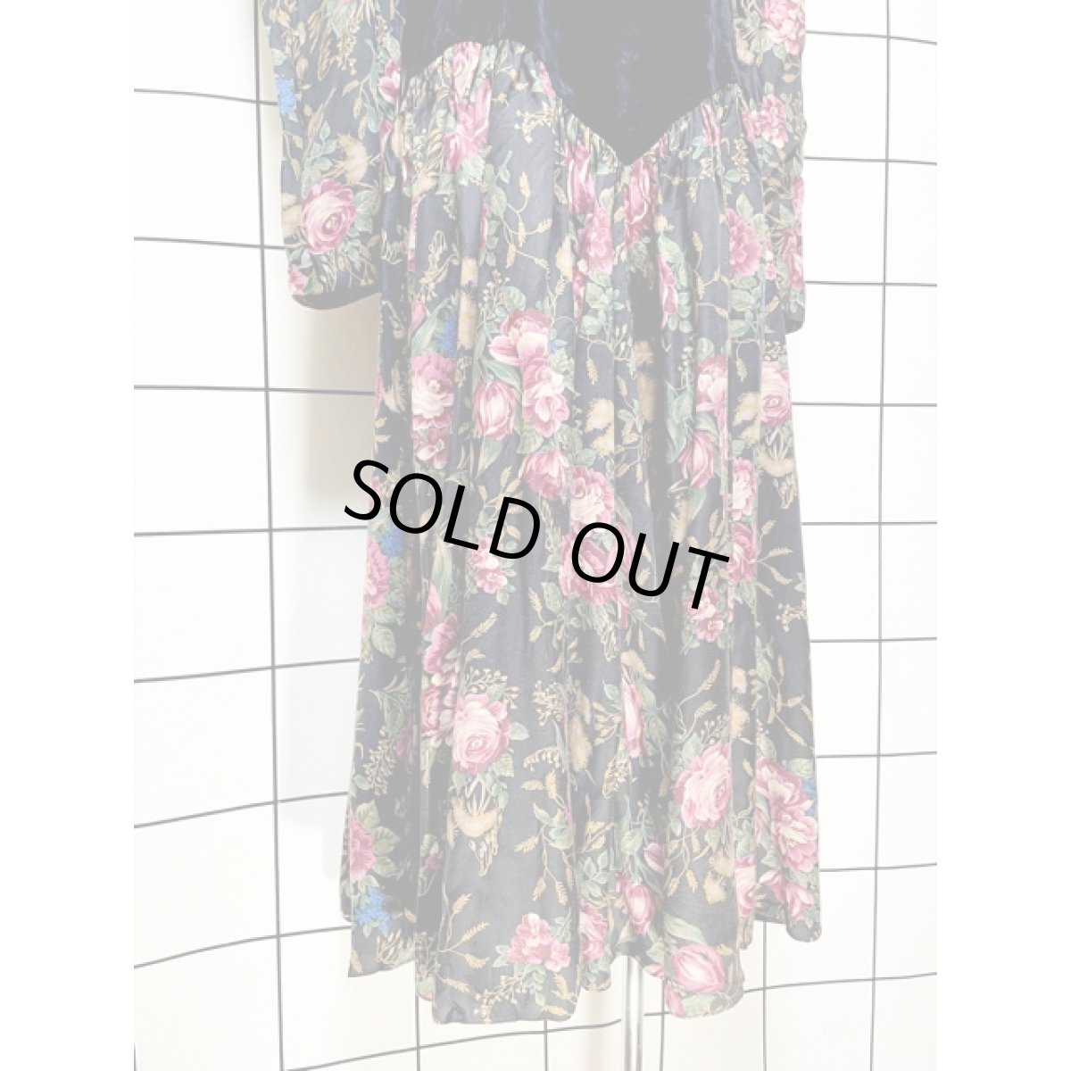 画像9: ベロア 刺繍 花柄 パフスリーブ サーキュラー アメリカ古着 ヴィンテージワンピース (9)