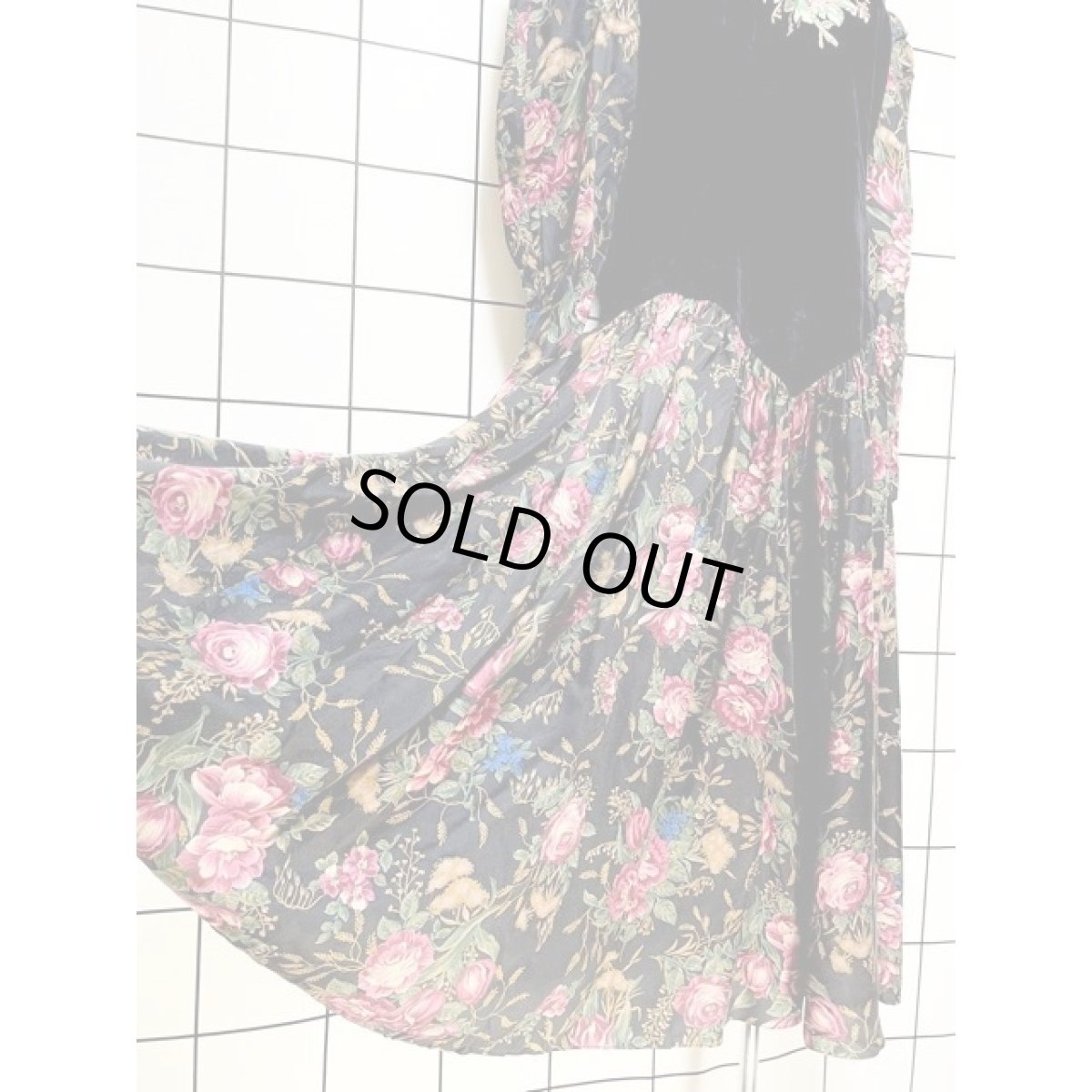 画像10: ベロア 刺繍 花柄 パフスリーブ サーキュラー アメリカ古着 ヴィンテージワンピース (10)