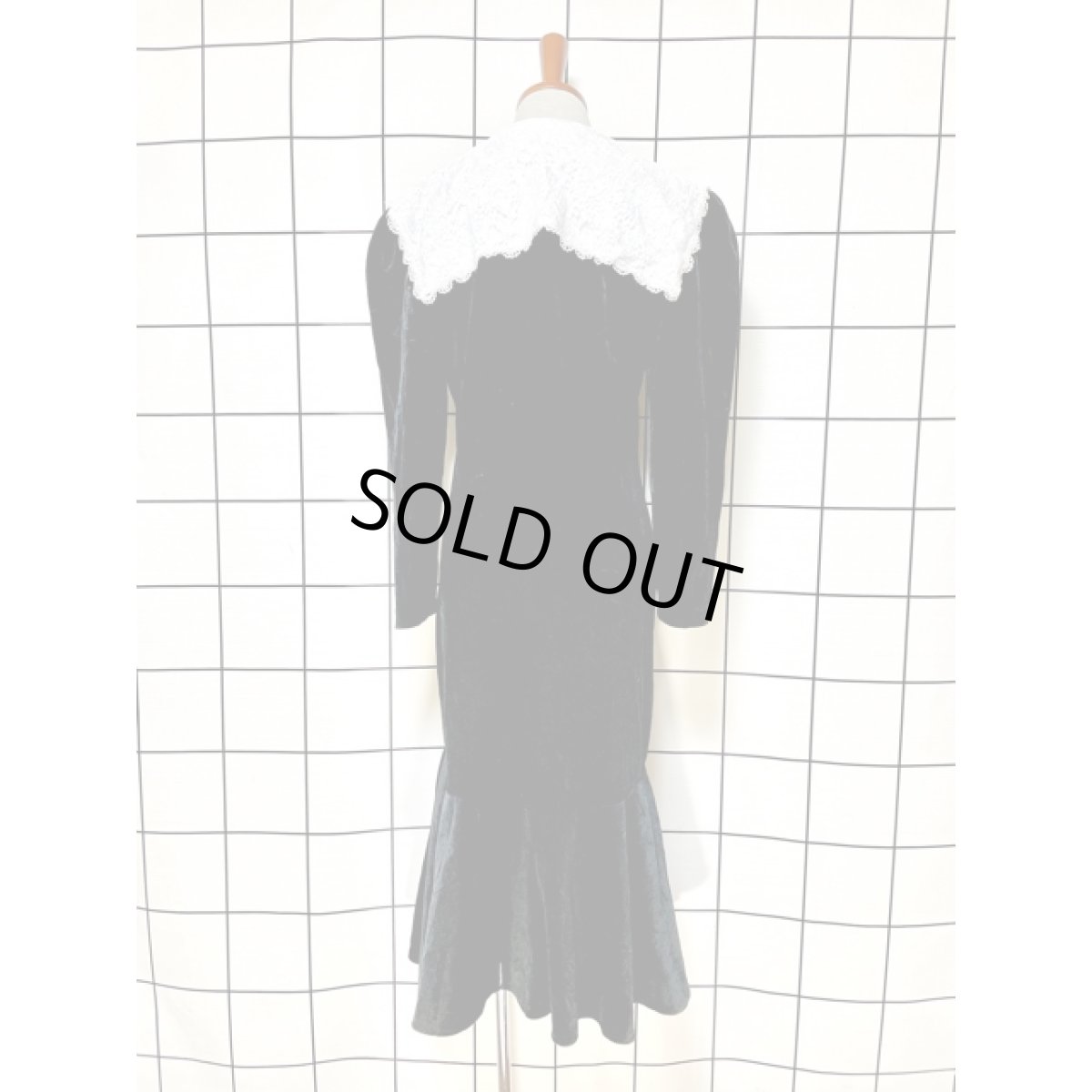 画像2: ベロア ビッグカラー レースリボン 高級感のあるブラック アメリカ古着 ヴィンテージドレス (2)