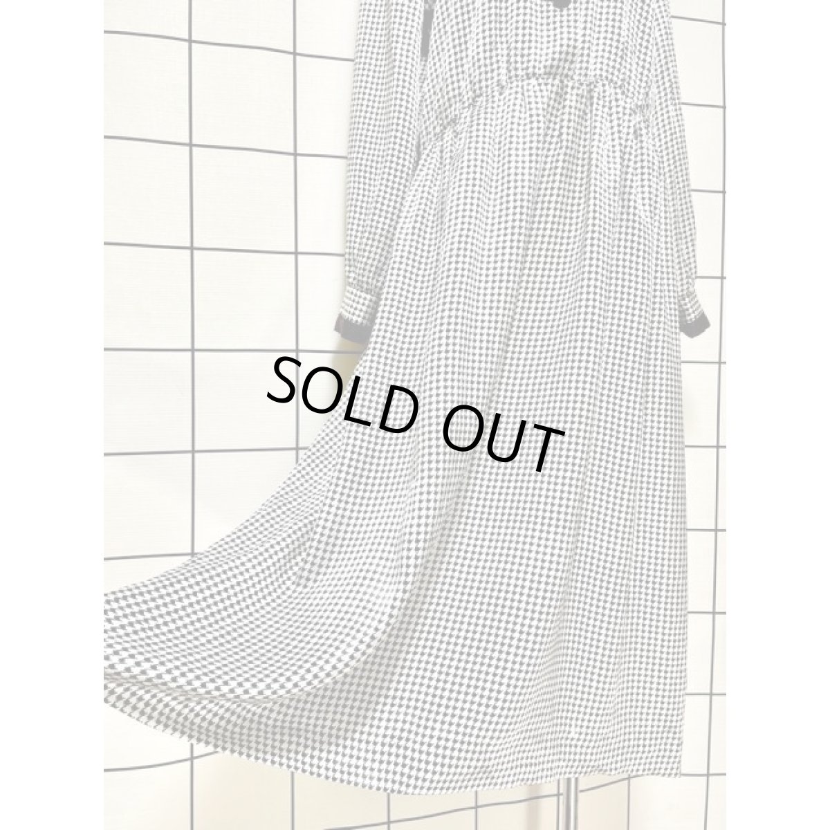 画像9: 千鳥格子柄 前開き ウエストゴム レトロ 長袖 アメリカ古着 ヴィンテージワンピース (9)