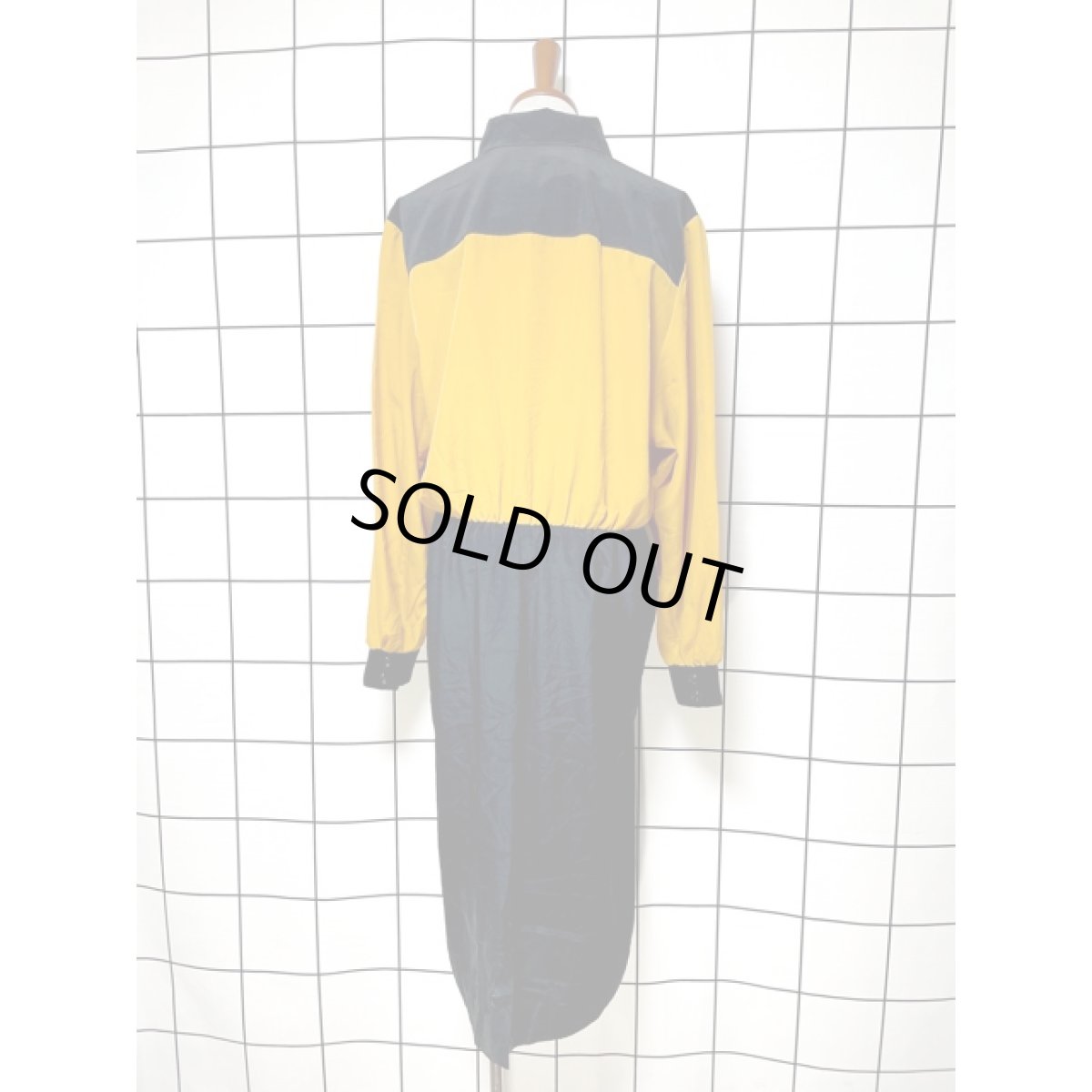 画像2: バタフライ刺繍パッチ マスタードカラー ウエストゴム レトロ 長袖 アメリカ古着 ヴィンテージワンピース (2)