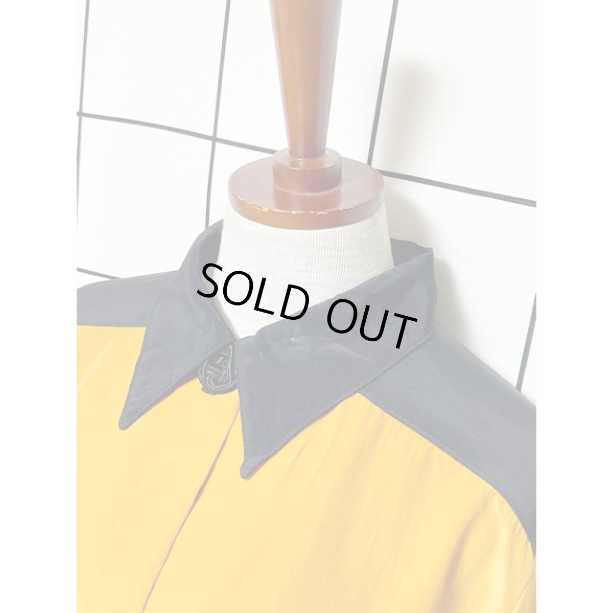 画像4: バタフライ刺繍パッチ マスタードカラー ウエストゴム レトロ 長袖 アメリカ古着 ヴィンテージワンピース (4)