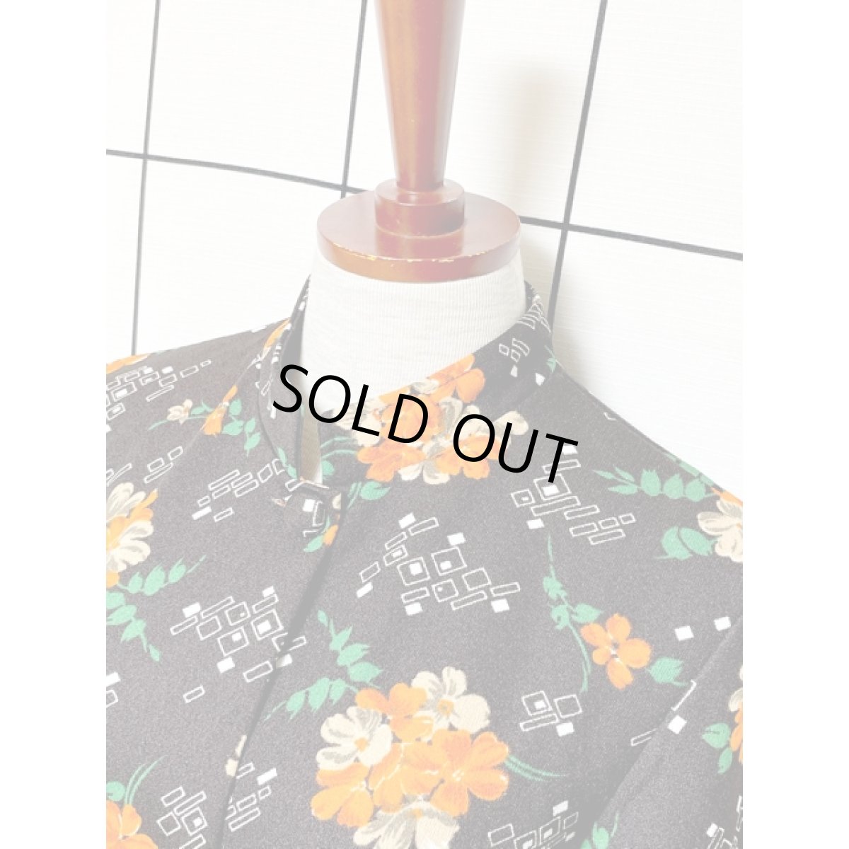 画像4: フランス古着 花柄 スクエア スタンドカラー ブラウン レトロ ヨーロッパ ヴィンテージワンピース  (4)