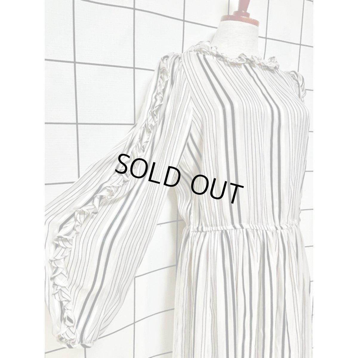 画像9: フリルたっぷり ストライプ UNIONMADE モノトーンカラー アメリカ古着 ヴィンテージドレス (9)