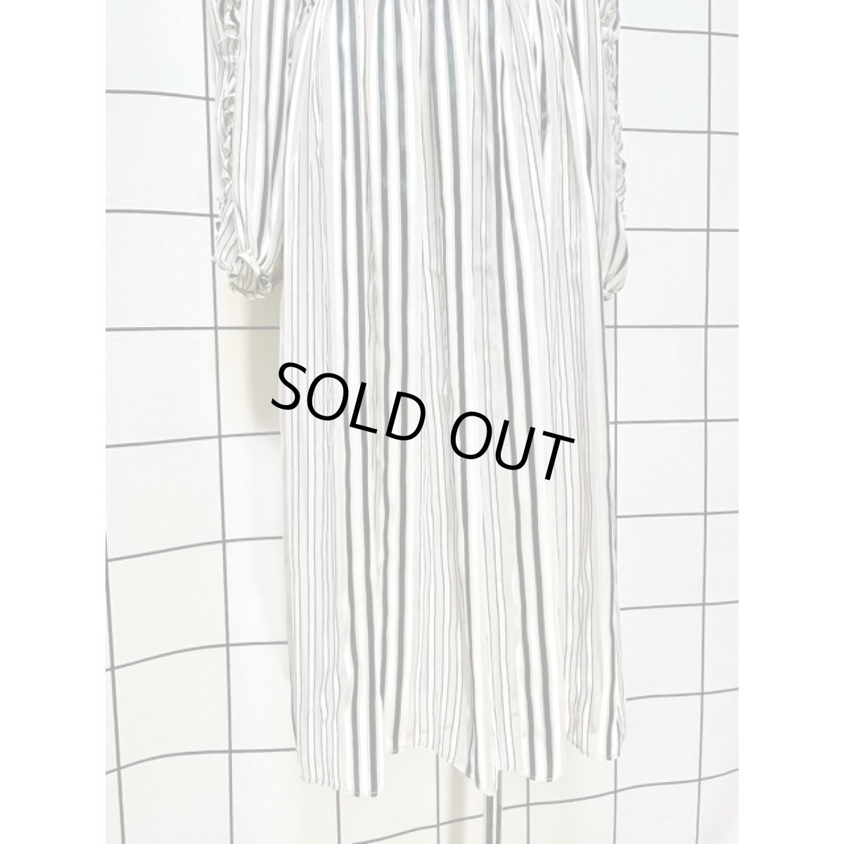 画像11: フリルたっぷり ストライプ UNIONMADE モノトーンカラー アメリカ古着 ヴィンテージドレス (11)