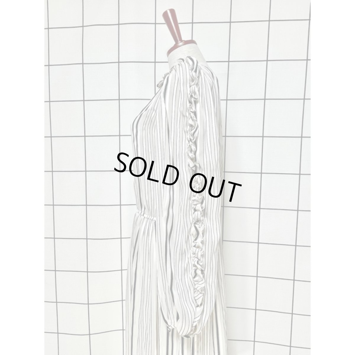 画像4: フリルたっぷり ストライプ UNIONMADE モノトーンカラー アメリカ古着 ヴィンテージドレス (4)