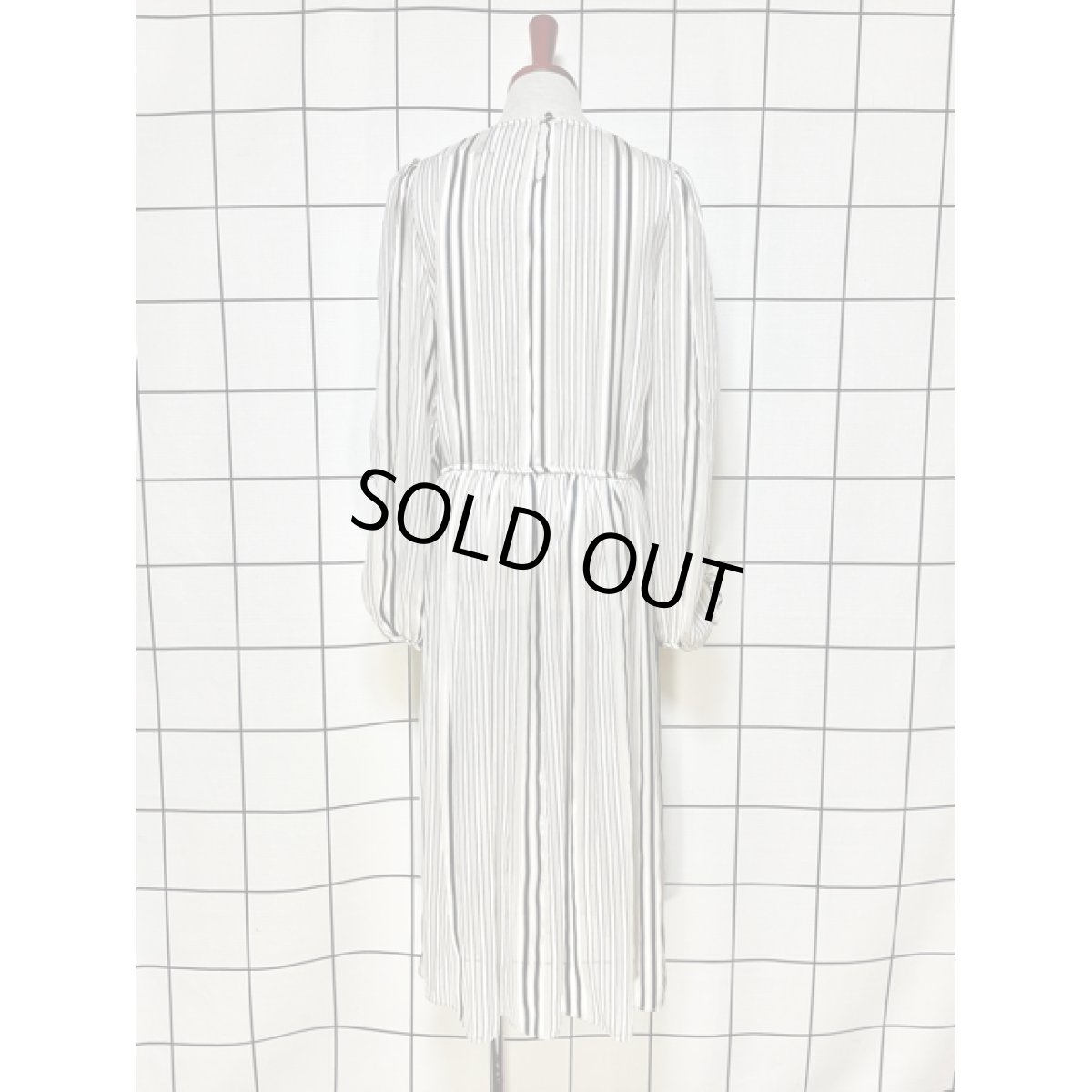 画像2: フリルたっぷり ストライプ UNIONMADE モノトーンカラー アメリカ古着 ヴィンテージドレス (2)