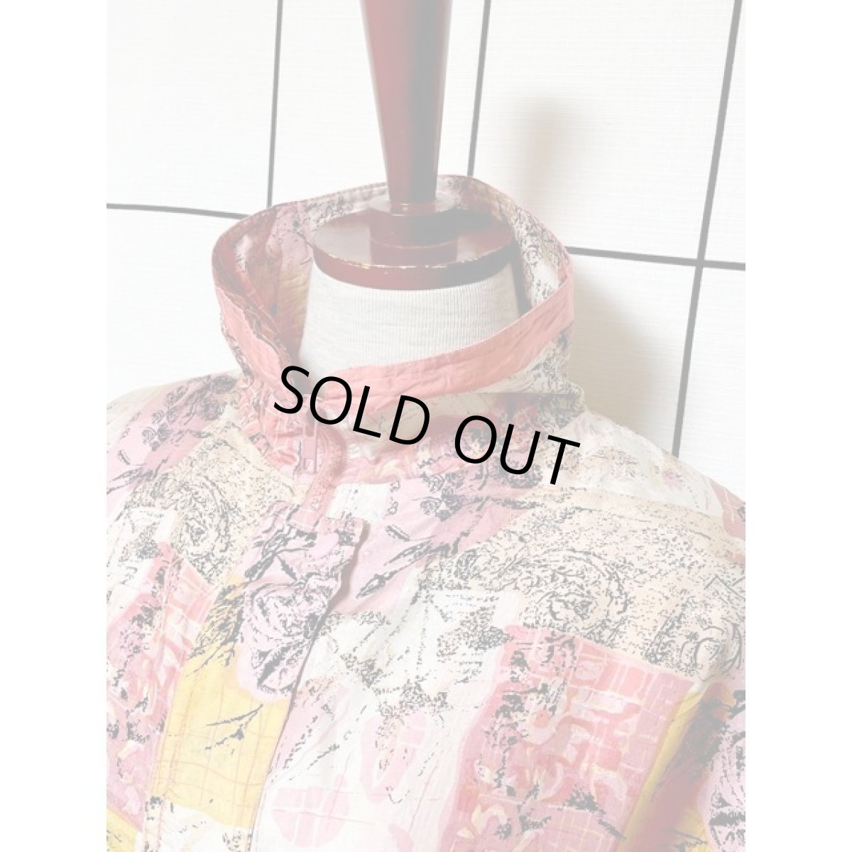 画像4: アート柄 オーバーサイズ ピンク ホワイト イエロー ホック アメリカ古着 ジャンパー ヴィンテージブルゾンジャケット (4)