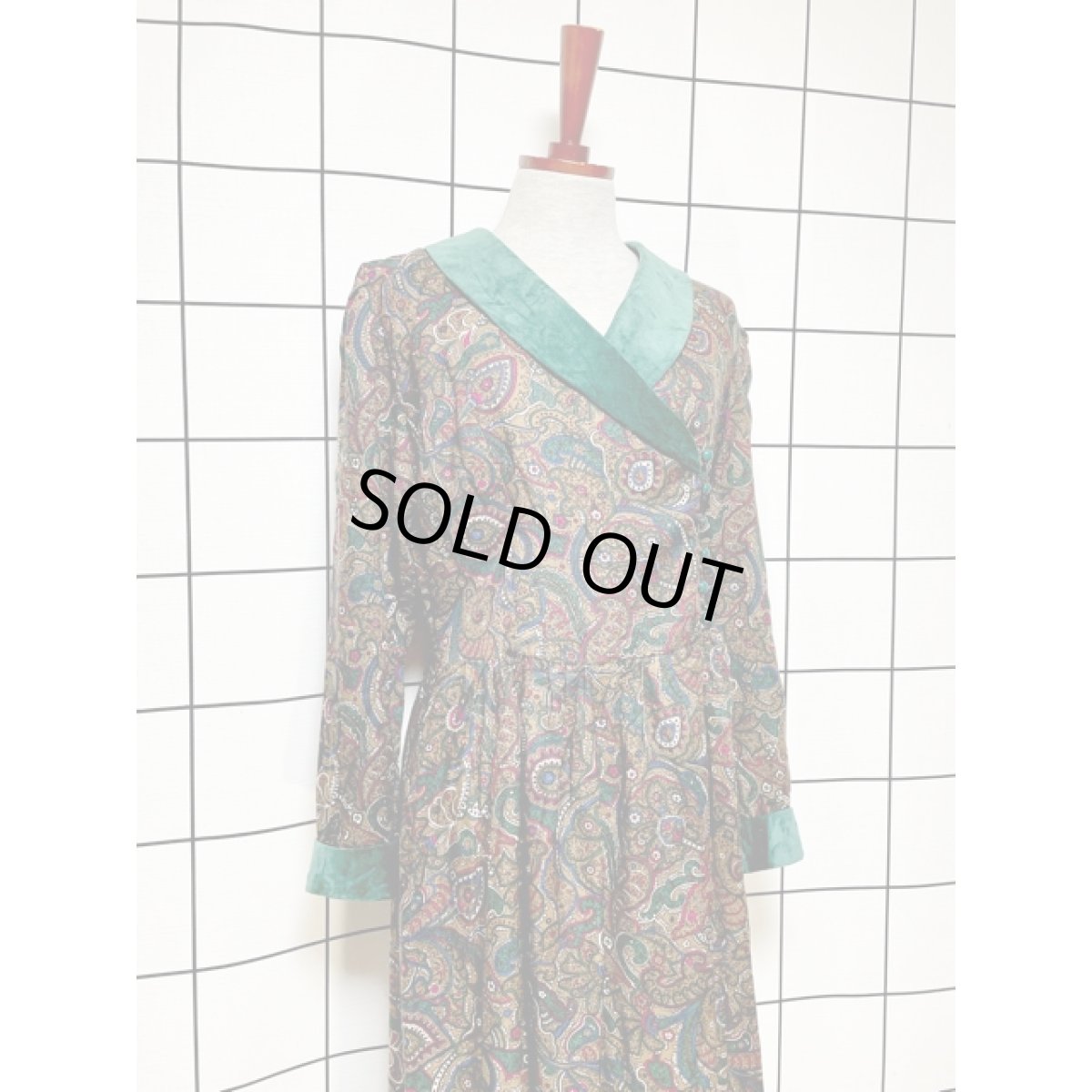 画像4: ベルベット襟 ペイズリーモチーフ 総柄 レトロ アメリカ古着  ヴィンテージワンピース (4)