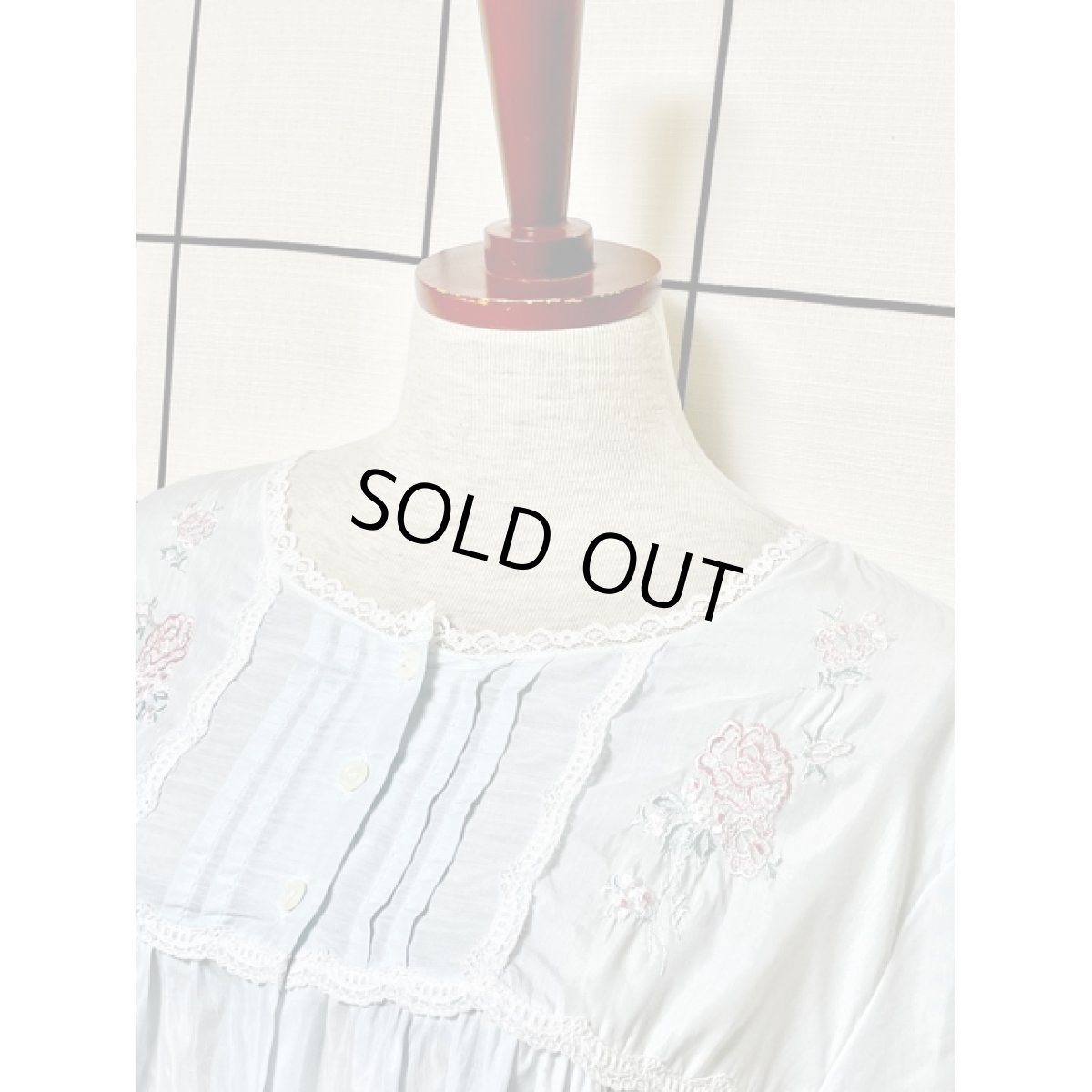 画像4: ライトブルー レース 花刺繍 アメリカ古着 ヴィンテージブラウス (4)